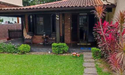Casa em condomínio fechado com 3 quartos à venda na Vila Muriqui, Mangaratiba  por R$ 880.000