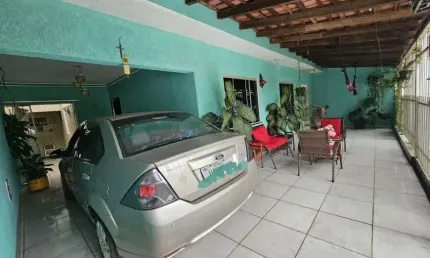 Casa com 3 quartos à venda em Guaianases, São Paulo  por R$ 290.000