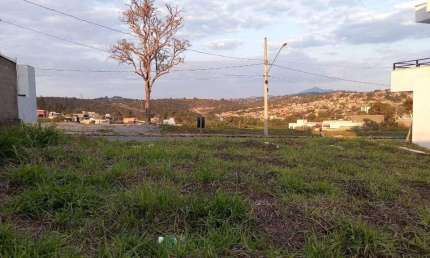 Terreno em condomínio fechado à venda no Condomínio Estância dos Lagos, Santa Luzia  por R$ 350.000