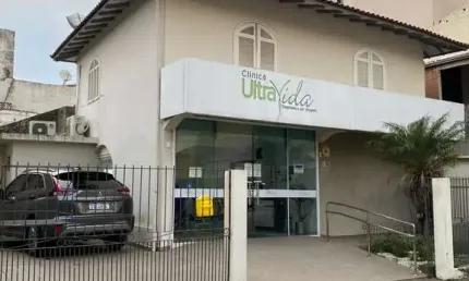 Casa com 3 quartos à venda no Centro, Laguna  por R$ 890.000