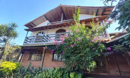 Casa com 3 quartos à venda na Rua Simon Bolivar, Valparaíso, Petrópolis por R$ 690.000