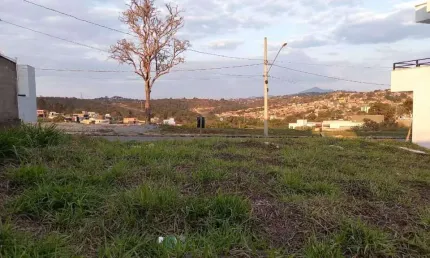 Terreno em condomínio fechado à venda no Condomínio Estância dos Lagos, Santa Luzia  por R$ 350.000