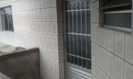 Casa com 3 quartos à venda no Jardim Guaruja, São Paulo  por R$ 230.000