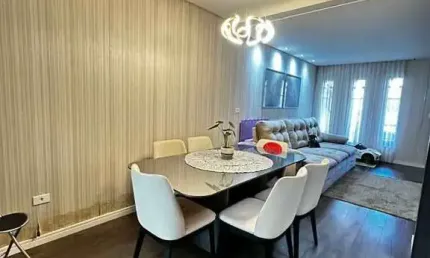Localizado na vila alpina, em são paulo, este imóvel é perfeito para quem busca conforto e praticidade. com entrada a partir de 50 mil reais e documentação em ordem, o financiamento é facilitado, torn