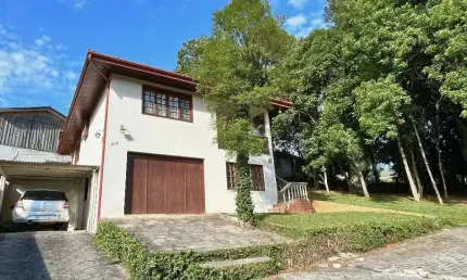 Casa com bosque privativo | próxima à ópera de arame
