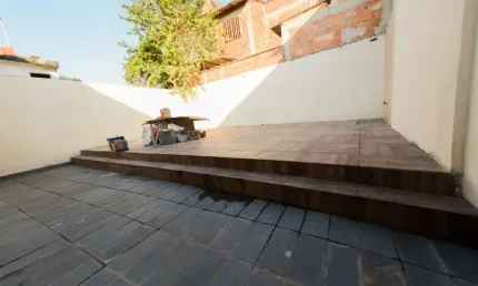 Seu novo lar: casa 2 quartos, quintal amplo e ótima localização!