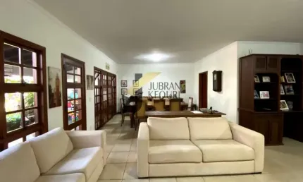 Casa térrea comercial/residencial à venda no Jardim Paraíso com 3 suítes (1 máster com closet e hidro), e garagem para vários carros.