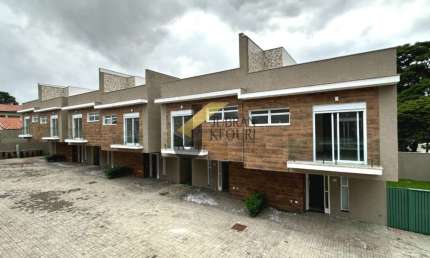 Casa à venda em Condomínio ao lado da Lagoa do Taquaral, com 3 suítes e garagem para 2 carros.