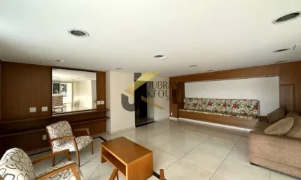 Apartamento à venda no Bosque com 3 dormitórios (1 suíte) e 2 garagens cobertas.
