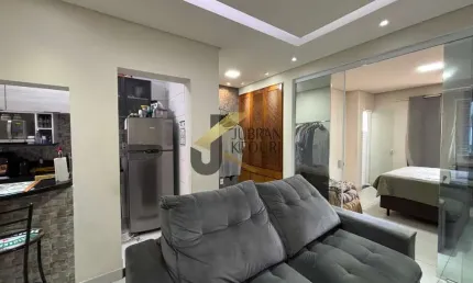 Apartamento à venda no centro reformado, dormitório, living, cozinha americana, armários, banheiro, garagem  enorme 16m2, elevador , porcelanato.