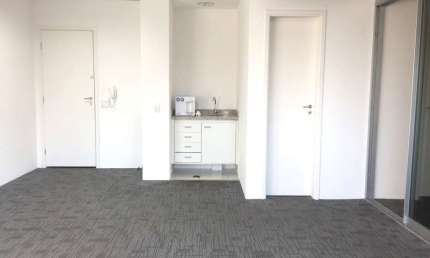 Sala comercial ampla e moderna, perfeita para o sucesso do seu negócio. Com 72,00 m2 de área, essa sala possui um espaço generoso para você desenvolver as atividades da sua empresa da melhor forma pos