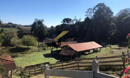 Sítio à venda em Caldas (MG), com 4 hectares e 1.575 m² de área construída.