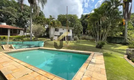 Chácara à venda em Sousas, distrito de Campinas, no asfalto, com 3.380 m² e muitas benfeitorias.