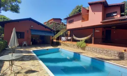 Casa mobiliada e equipada à venda em Valinhos, 4 dormitórios (1 suíte com hidro), lazer e garagem para vários