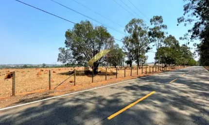 Área industrial à venda em Paulínia com 154.000 m², em frente a REPLAN, com acesso totalmente asfaltado e excelente topografia.
