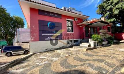 Casa Comercial de esquina para venda na região da Barão de Itapura, com vários consultórios e máxima visibilidade.