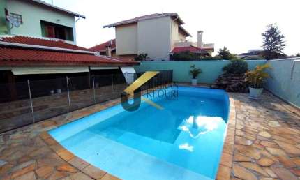 Casa à venda no Condomínio Alphaville Campinas, com 4 dormitórios (2 suítes, 1 suíte americana) e garagem para vários carros