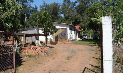 Área Corporativa á venda em Mogi Mirim para industria/logística com 111.000 m², com 2 casas e 1 barracão.