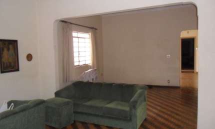 Casa à venda no Bosque,  térrea com 3 dormitórios (suíte), quintal.Oportunidade!