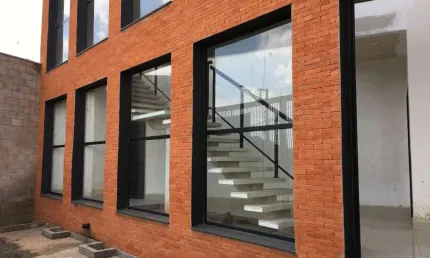 Prédio corporativo para venda em campinas, na região do alphaville, com 3 pavimentos, elevador e garagem para vários autos.