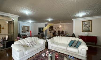Apartamento à venda no Cambuí, 4 suítes, 3 vagas de garagem no subsolo com depósito.