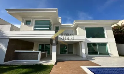 Casa à venda no Alphaville Campinas, 4 suítes com closet (master com spa), espaço gourmet com churrasqueira e piscina.