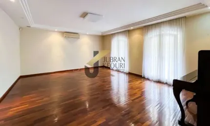 Casa para alugar no Jardim Paraiso - Campinas, com 4 quartos (2 suítes) e garagem para vários carros.