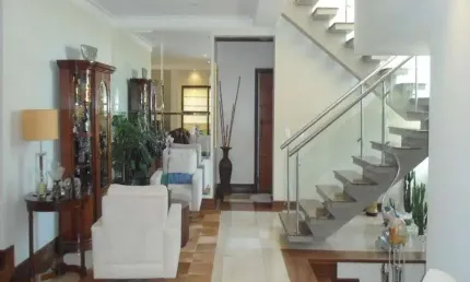 Casa a venda no Alphaville Campinas com 4 suítes (1 máster), lazer e garagem para vários carros