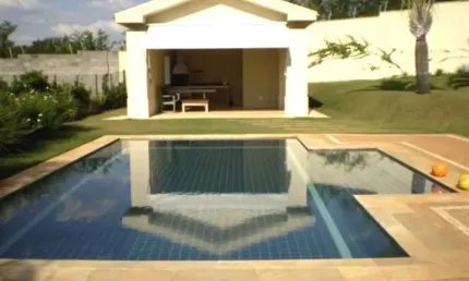 Casa em condomínio à venda na região do gramado com 5 suítes e 6 vagas de garagem