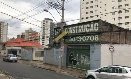 Barracão à venda no Centro, com 261 m² de construção e 650 m² de terreno e garagem para vários carros