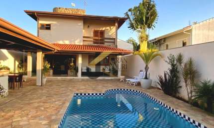 Casa à venda no San Conrado, com 318 m² de construção e 480 m² de terreno.