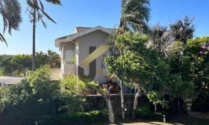 Casa à venda no Alphaville com 5 dormitórios sendo 4 suites e living pra varios ambientes