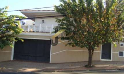 Casa  residencial ou comercial à venda e locação em avenida de grande fluxo,em um dos bairros mais requisitados da cidade, escritório,