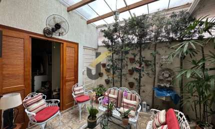 Casa comercial/residencial à venda no Cambuí - Campinas, com 3 dormitórios (1 suíte) edícula e garagem para 3 carros.