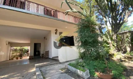 Casa à venda no jardim chapadão, com 3 quartos (1 suíte) e garagem para vários carros.