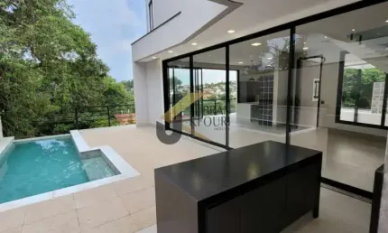 Casa à venda em condomínio de sousas - campinas, com 4 suítes (1 térrea), lazer privativo e garagem para vários carros.