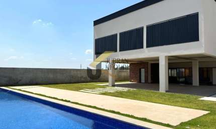 Casa à venda em condomínio no distrito de Souzas com 3 suítes, lazer privativo e garagem para vários carros