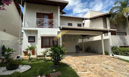Casa em condomínio à venda em Valinhos, com 03 dormitórios (1 suíte) e garagem para 4 carros