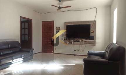 Casa térrea à venda no Jd Nova Europa - Campinas, com 3 dormitórios (1 suíte) e garagem  para vários carros.