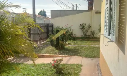 Casa à venda . Nova Campinas . Campinas.  A casa tem  3 quartos um banheiro área construída 80 m² um barracão de perfilado de 100m² terreno de 307 m²