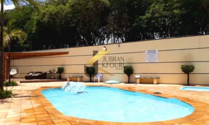 Apartamento à venda na Vila Orozimbo Maia (região do Carlos Lourenço) - Campinas, com 2 quartos, 1 vaga de garagem e lazer com piscina.