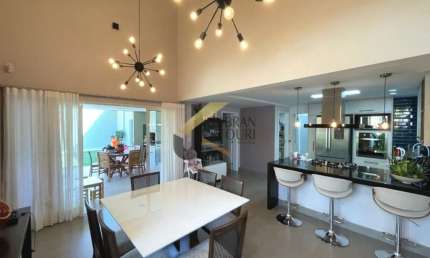 Casa em condomínio à venda em Jaguariúna com  5 dormitórios (4 suítes climatizadas - máster com closet) terraço gourmet e garagem para vários carros.
