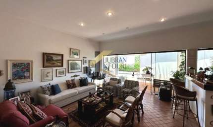Casa á venda em condomínio na região do Gramado - Campinas, com 4 suítes, lazer privativo e garagem para 4 carros.