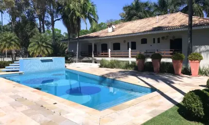 Casa à venda em condominio na região do gramado com 6 suites  se você procura uma casa que ofereça espaço, conforto e sofisticação? então essa é a oportunidade perfeita para você! temos o prazer de ap