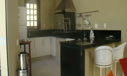 Casa em condominio  para vender ,são 04 quartos sendo 02 suites todos com ar condicionado