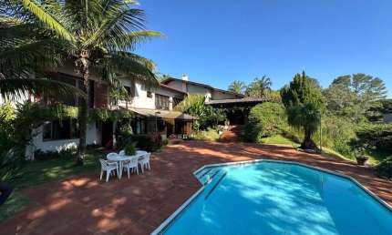 Casa em condomínio à venda no Gramado - Campinas, com 3 suítes, lazer privativo e garagem para vários carros.