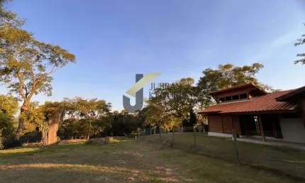 Chácara à Venda, Jaguariúna-SP.  Chácaras Santo Antônio. Com 2 dormitórios (1 suíte ), sala , cozinha, 2 banheiros, 2 vagas. Casa de caseiro.