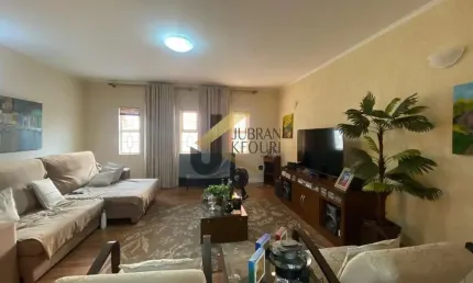 Casa residencial à venda no Parque São Quirino - Campinas, com 3 quartos (1 suíte), 6 vagas de garagem.