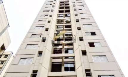 Apartamento à venda no centro, 2 dormitórios, reformado. Andar alto, Living para 2 ambientes, cozinha e quartos com armários novos.