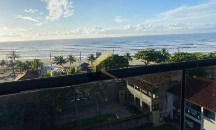 Apartamento à venda no Balneário Santa Eugenia, em Mongaguá. Totalmente repaginado e mobiliado, ampla sala, 2 banheiros,2 dormitórios, sendo 1 suíte,